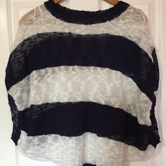 NWOT Knit Cropped Striped Shirt By SPlash - Picture 1 of 7
